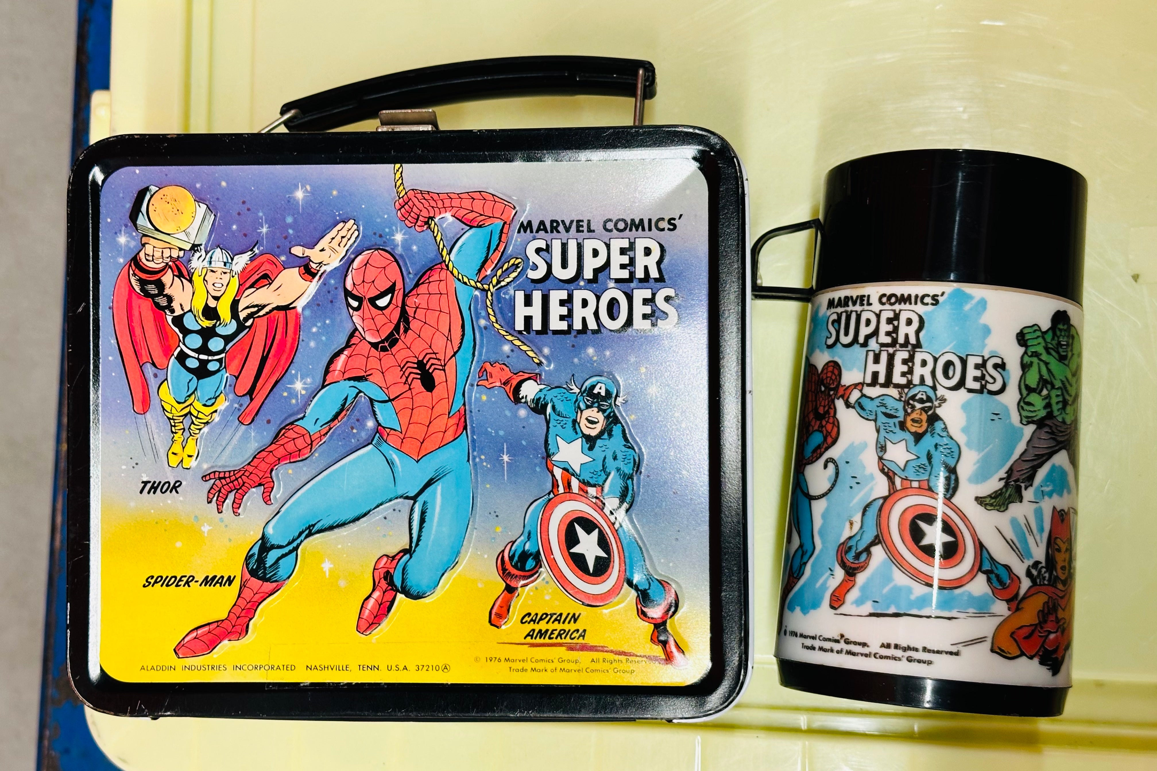 Marvel Superheroes vintage metal Alladin lunch box with Thermos 1976