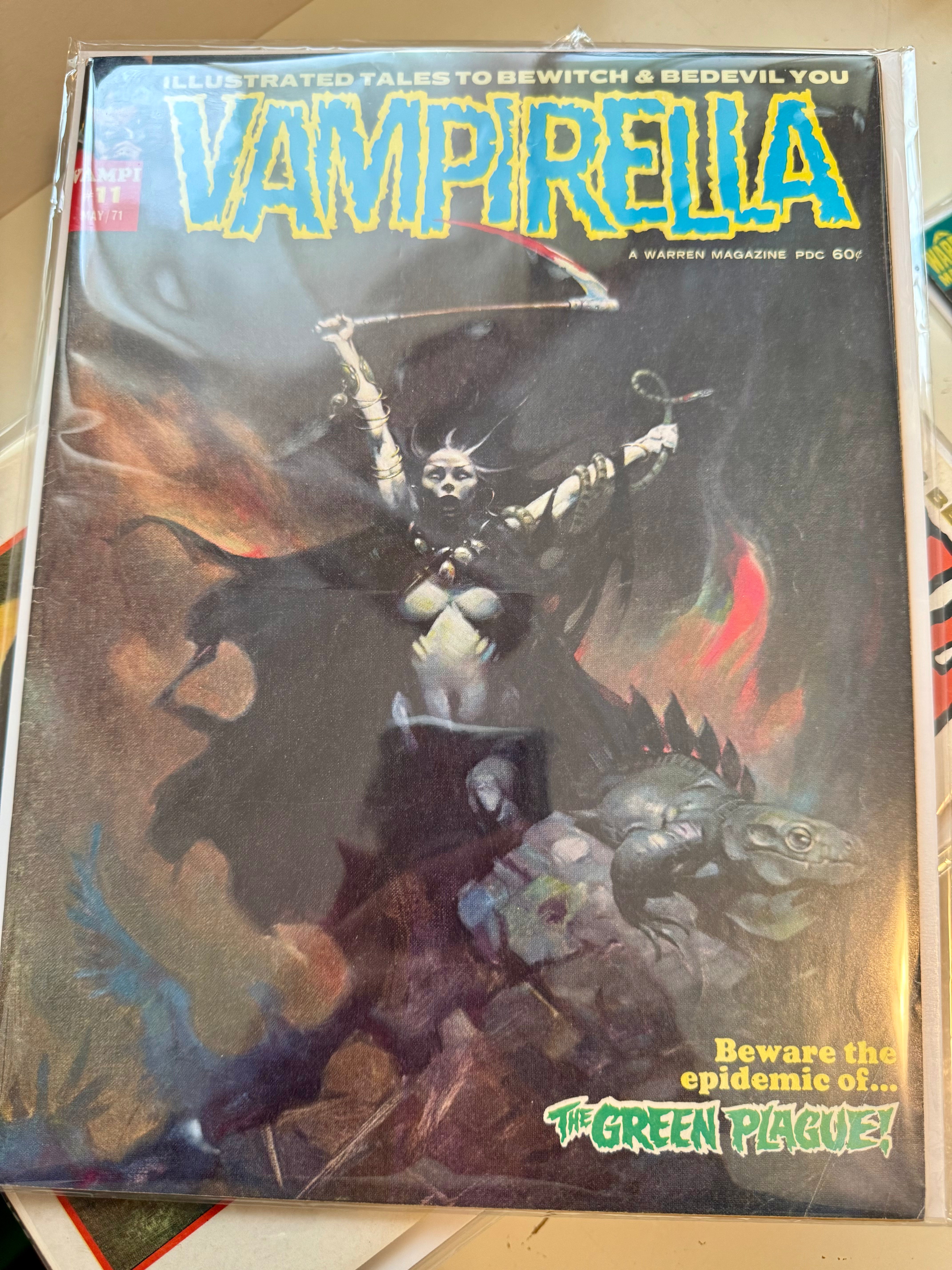 Vampirella comic magazine #11 high grade condition Key issue 1971