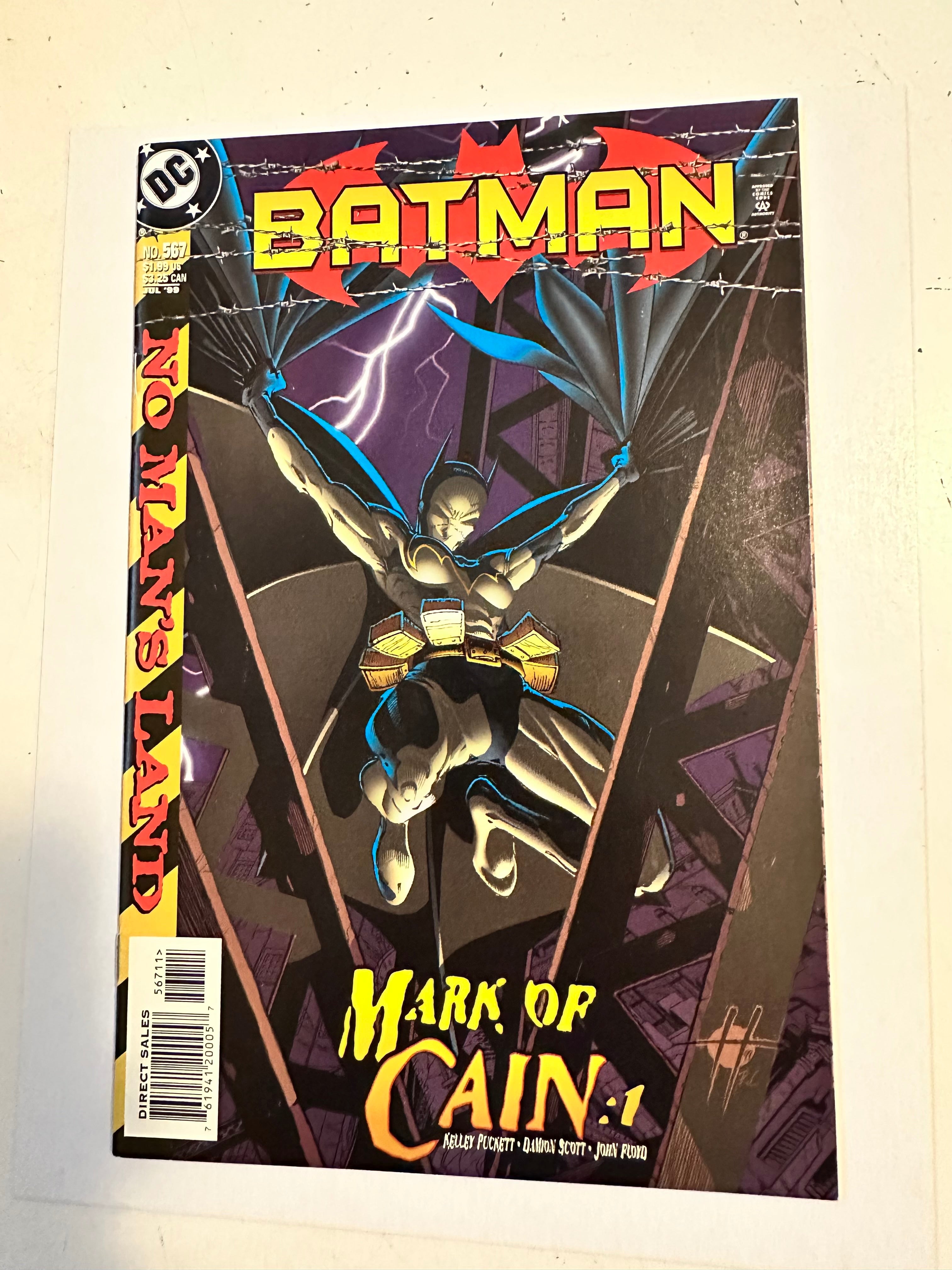 Batman #567 high grade condition, comic book key issue. First Cassandra Cain!