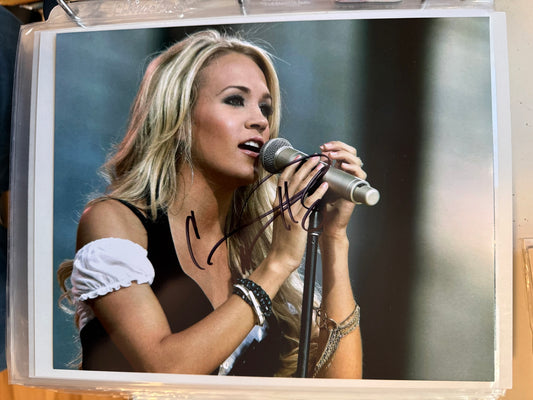 Carrie Underwood country music legend 8x10 autograph with COA