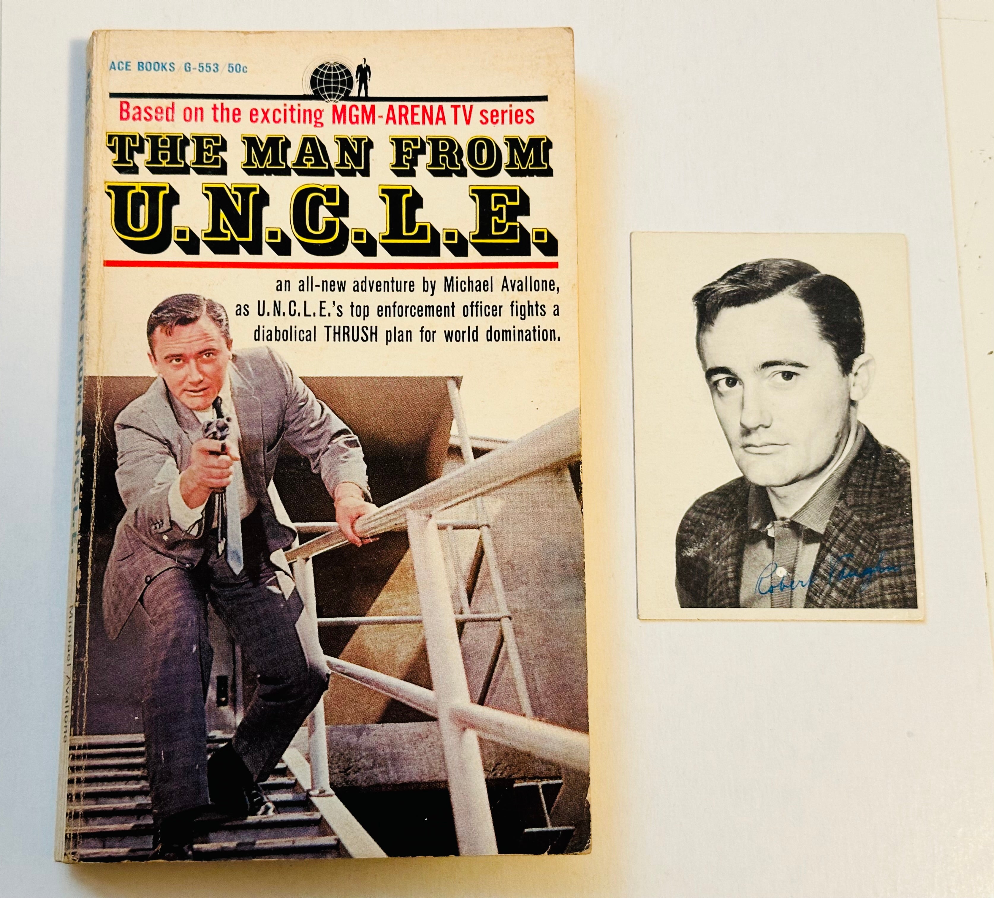 Man from Uncle TV show rare first issue pocketbook plus bonus vintage card 1965