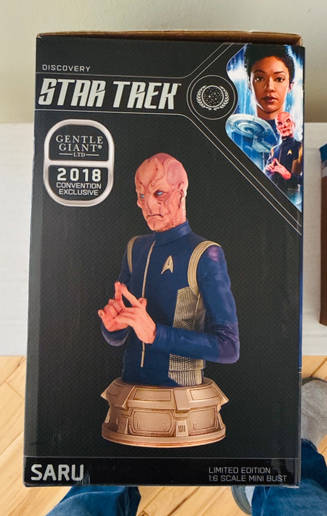 Star Trek discovery rare Limited issued  Saru bust with rare card in box from 2018