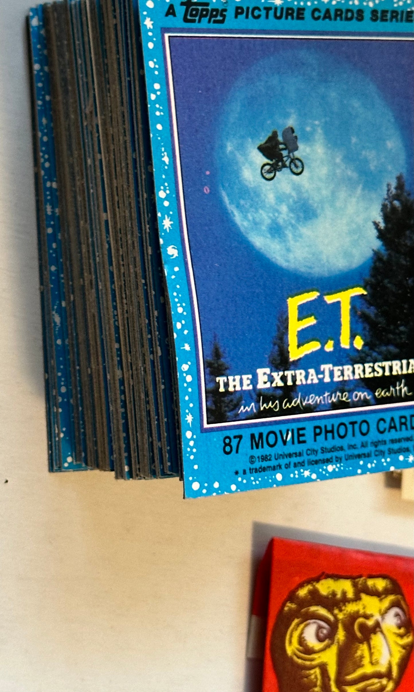 ET movie Opc Canadian version cards set with stickers and wrapper 1982