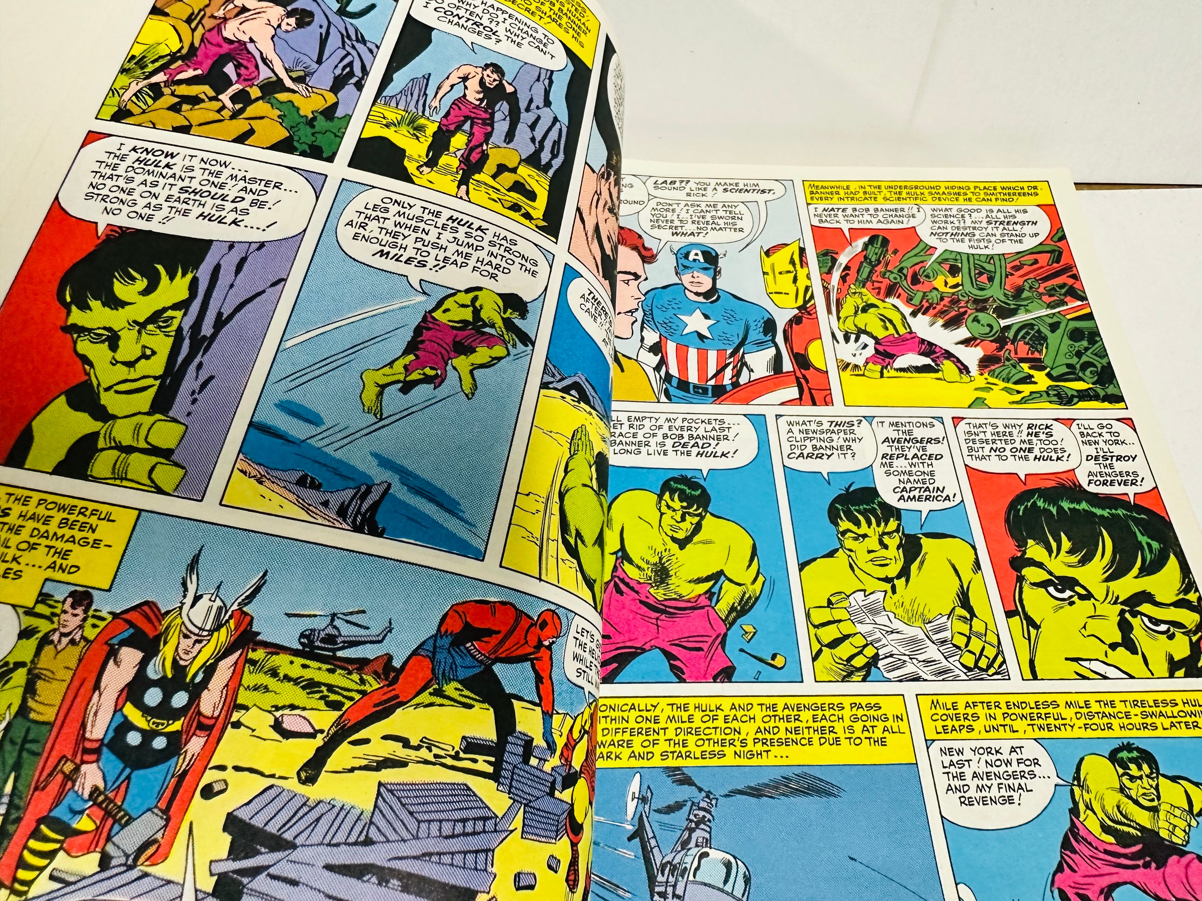 Marvel Greatest Superhero Battles soft cover large comic book 1978