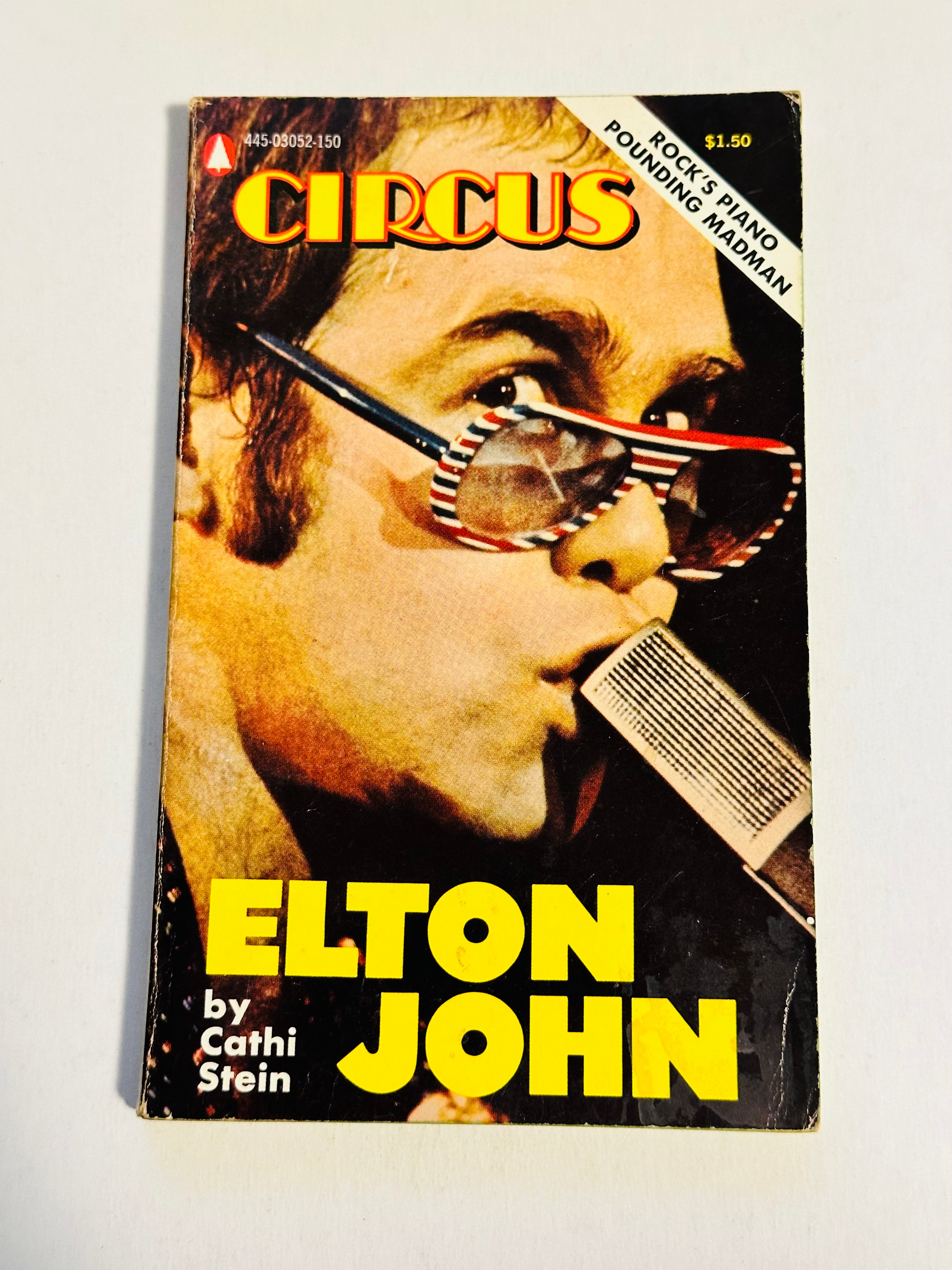 Elton John rare vintage circus pocket book with great read and pictures. 1975