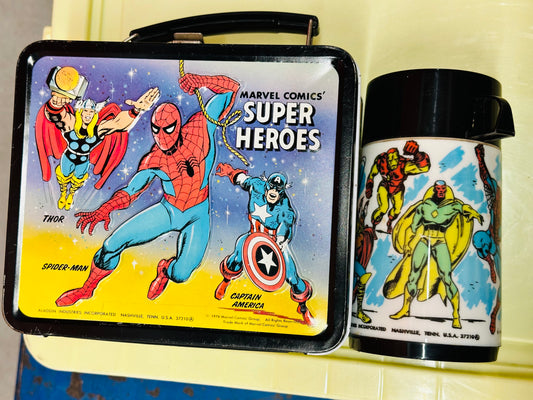 Marvel Superheroes vintage metal Alladin lunch box with Thermos 1976