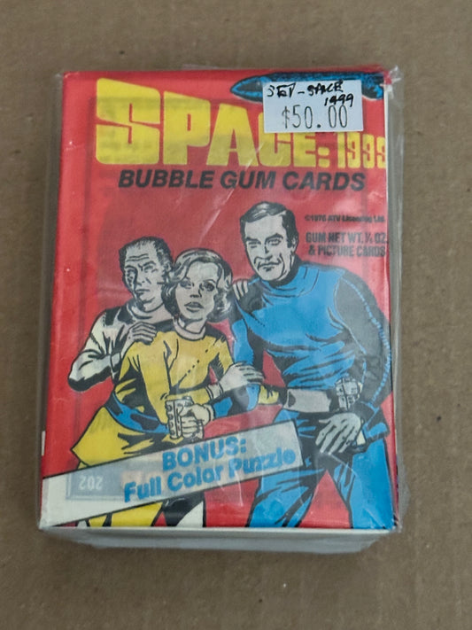 Space 1999 TV show cards set with wrapper 1976